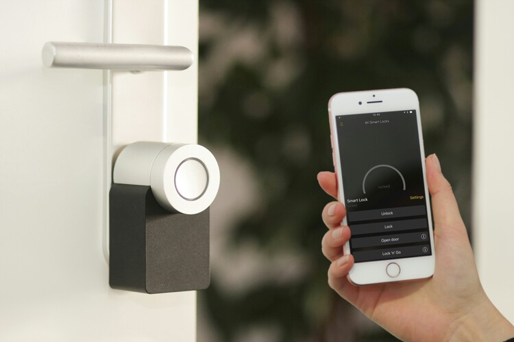 difference between smart home and IoT
