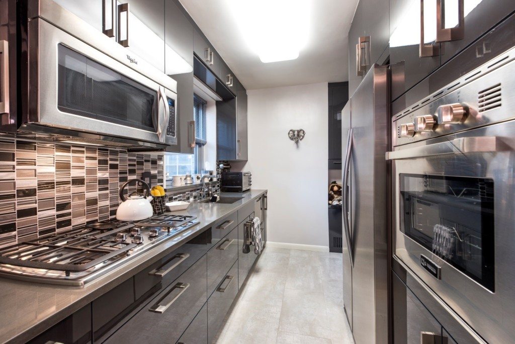 Connected Kitchen Experience: Living with AI