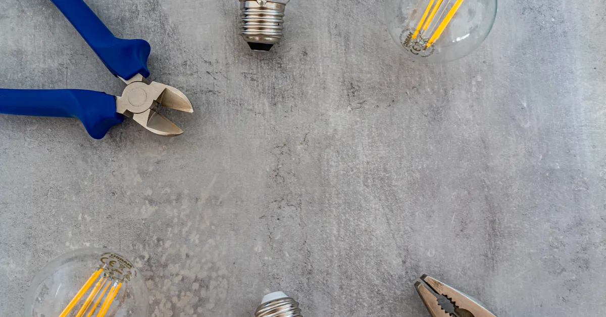 Automated Home Maintenance vs Traditional Maintenance: Which is Better? — automated home maintenance vs traditional maintenance